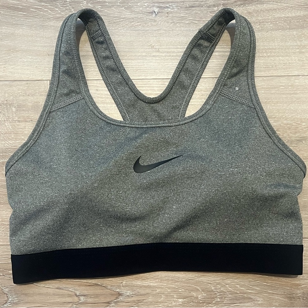 NWOT Nike Women's Heathered Gray Dr-Fit Sports Bra